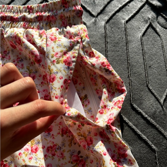 Strawberry Milk Mob Men Young Love Short

size: X-large - Picture 3 of 5